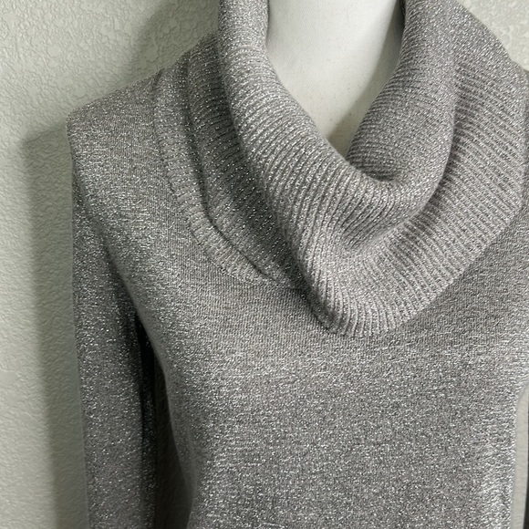 Jones New York Silver Metallic Cowl Neck Long Sleeve Sweater Size Small - Picture 2 of 6